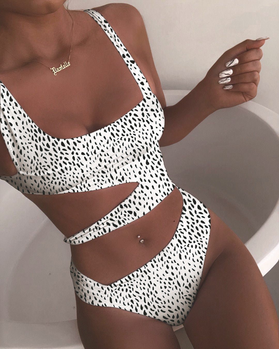 Solid Color One - Piece Swimsuit - Stylish & Flattering Bikini Choice - Aqova